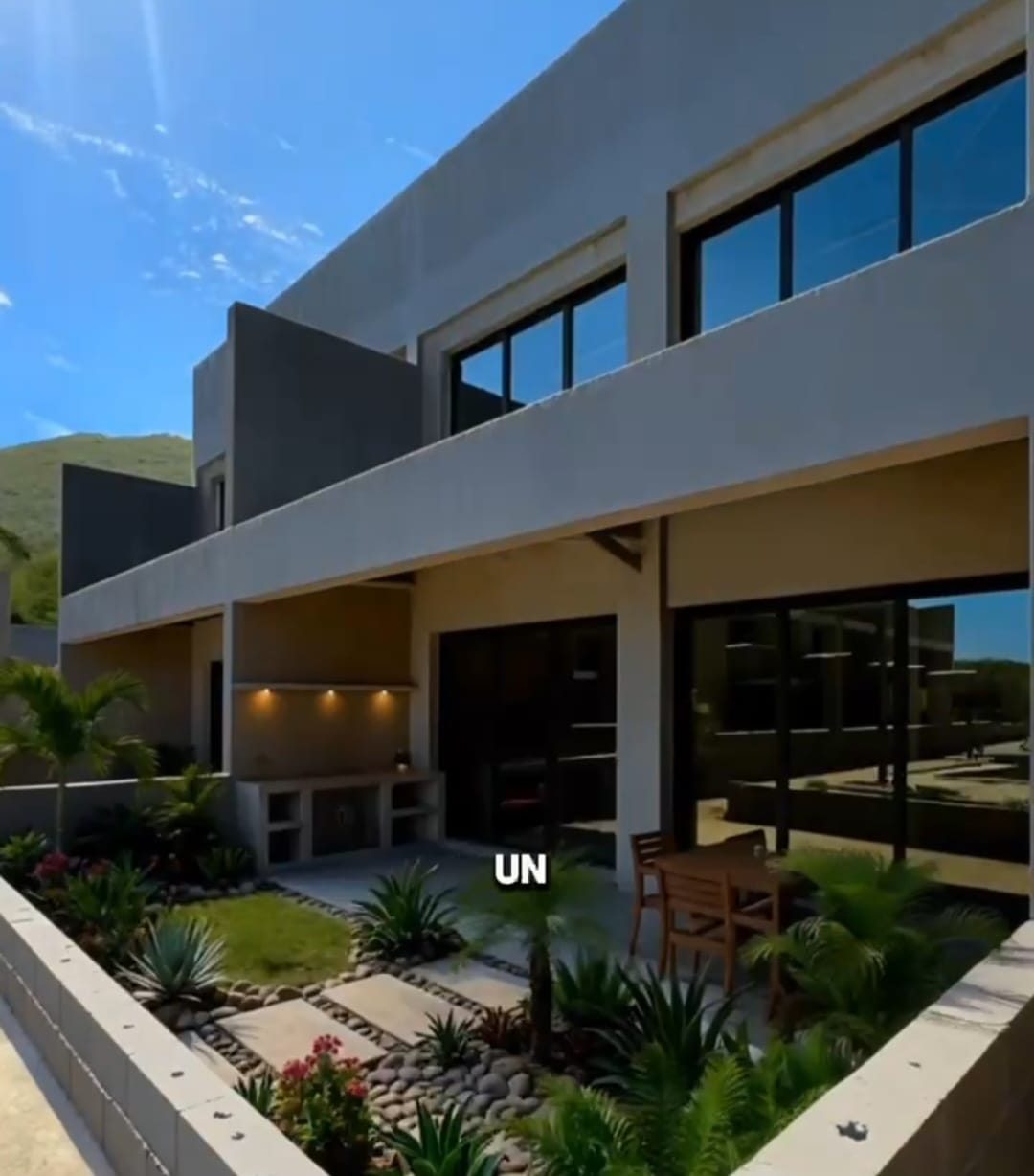 Los Geckos building exterior